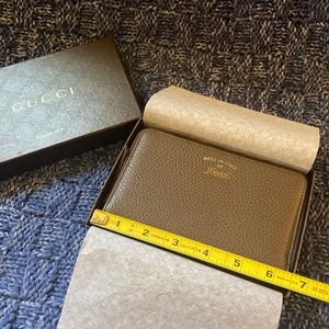 Brown Gucci Zipper Wallet 💗